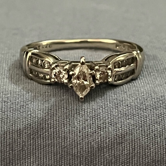 Vintage Helzberg Diamond Symphonies Collection 1 CT Diamonds and 14KT White Gold - Picture 1 of 6